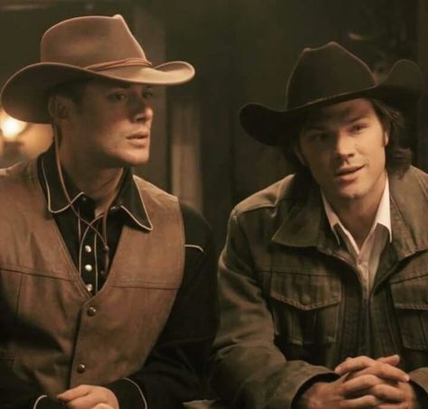 Spn Dean Sam Supernatural Halloween, Supernatural Photos, Supernatural Series, Funny Supernatural, Supernatural Episodes, Wal Paper, New Funny Memes, Sam And Dean, Funny Animals With Captions