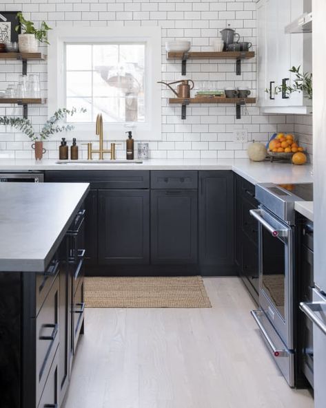 Kitchens With No Upper Cabinets Ideas, Kitchens With No Upper Cabinets, No Upper Cabinets Kitchen, Kitchen With No Upper Cabinets, Kitchen Without Cabinets, Kitchen No Uppers, Kitchen Without Upper Cabinets, Kitchen No Upper Cabinets, Closed Off Kitchen