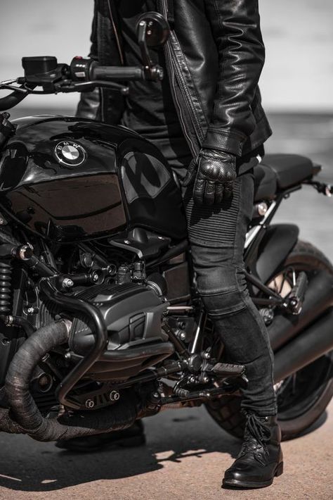 Elevate your Ride in Style & Safety! Motorcycle Riding Outfits, Motorcycle Riding Pants, Kevlar Jeans, Мотоциклы Harley Davidson, Bike Outfits, Biker Photography, Bike Bmw, Image Moto, Мотоциклы Cafe Racers