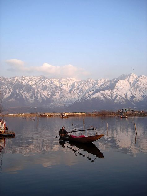 Travel Kashmir, Indian Scenery, House Boat Kerala, Nature Scape, Kashmir Photos, Srinagar Kashmir, Landscape Photography Art, Kashmir Valley, Dal Lake