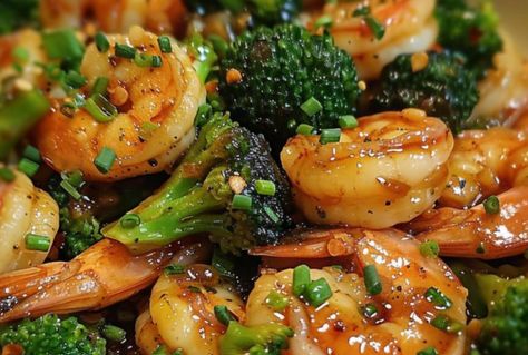 Shrimp and Broccoli Stir Fry in Garlic Sauce Shrimp And Broccoli Stir Fry Chinese, Crab And Shrimp Recipe, Shrimp In Garlic Sauce, Easy Asian Dishes, Sauce For Broccoli, Shrimp Broccoli Stir Fry, Recipe For Shrimp, Garlic Sauce Recipe, Asian Meals