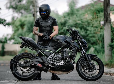 My own personal setup for my Z650. Took me some time to get almost all the accessories. Overall very happy with the outcome. Motorcycle Lifestyle, Kawasaki Z650, Kawasaki Z800, Motorcycle Drawing, Super Bike, Baby Bike, Biker Life, Super Bikes, Custom Bikes