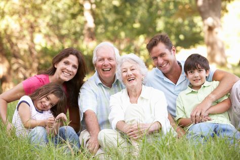 Just because you have family traditions at your family reunion, it doesn't mean you can't try something new. Try a family reunion activity that fits your family. What Is Health, Family Support, Foto Poses, Ideas Family, Extended Family, Family Posing, Family Reunion, Family Pictures, Life Insurance