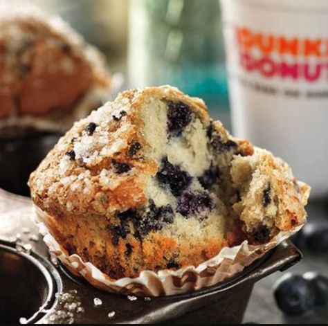 Dunkin Donuts Blueberry Muffin Recipe, Dunkin Donuts Recipe, Frozen Blueberry Muffins, Dunkin Donut, Homemade Meat Sauce, Blueberry Muffin Recipe, Healthy Look, Donut Muffins, Muffin Recipes Blueberry