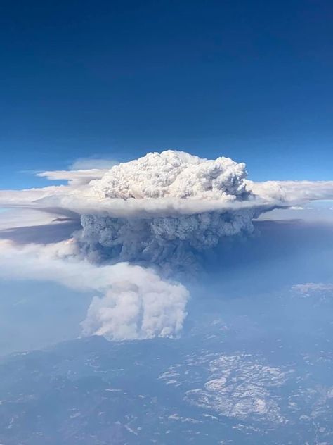 A cumulonimbus flammagenitus cloud formation, aka pyrocumulonimbus cloud, a type of cloud that forms above a source of heat, such as a wildfire Cloud Computing Logo, Shattered Plains, Cielo Aesthetic, Cumulonimbus Cloud, Sources Of Heat, California Wildfires, Clouds Photography, Fantasy Outfits, Meteorology