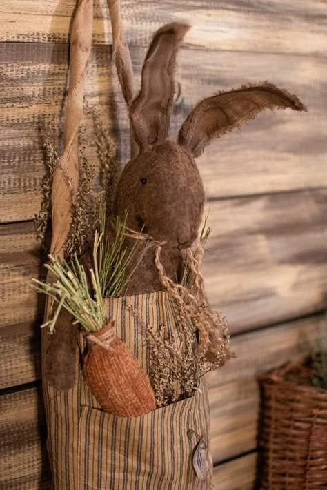 Primitive Rabbit Pattern Free, Prim Easter Decor, Primitive Spring Crafts, Primitive Easter Crafts, Sew Bunny, Primitive Bunnies, Rustic Spring Decor, Primitive Easter Decor, Easter Bunny Centerpiece