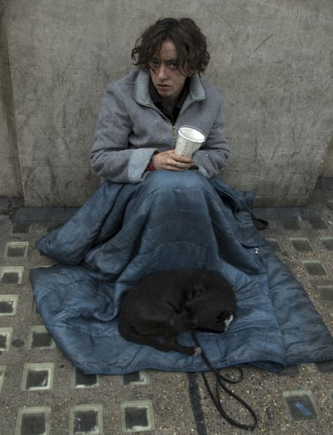 Young homeless woman Homeless Woman, Funny Ferrets, Mother Pictures, Homeless People, Willow Tree, Book Journal, Art Projects, Human