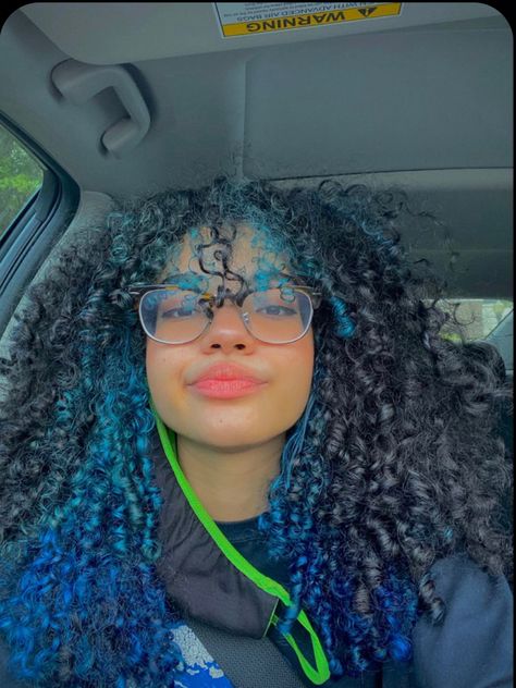 Cute Hair Dye Ideas For Curly Hair Blue, Natural Hair Pink Highlights, Natural Hair Under Dye, Blue Money Piece Curly Hair, Blue Coily Hair, Curly Hair Color Ideas Blue, Pretty Hair Colors For Curly Hair, Blue Highlights In Black Hair Curls, Black And Blue Hair Curly