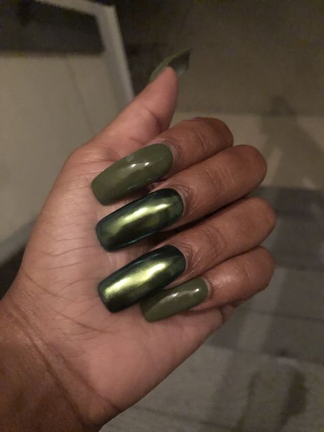 Square nails. Olive green. Chrome. Nail lover. Fall nails. Metallic Olive Green Nails, Olive Chrome Nails, Olive Green Chrome Nails, Metallic Green Nails, Emerald Green Chrome Nails, Chrome Green Nails, Nails Olive Green, Chrome Nails Short, Green Chrome Nails