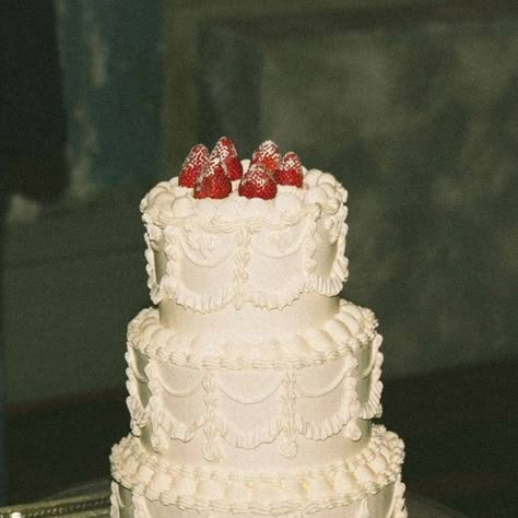 80s Wedding Cake, Strawberry Shortcake Wedding Cake, Non Traditional Wedding Cake, Industrial Wedding Cake, Strawberry Wedding Cake, Wedding Cake Photography, Potluck Wedding, Elopement Cake, Whimsical Wedding Cakes