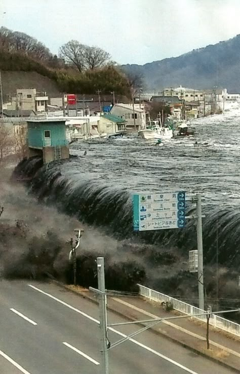 Tsunami Photography, Tsunami Photos, Tsunami Aesthetic, Tsunami Waves, Wild Weather, Forces Of Nature, Force Of Nature, Natural Disaster, Sea Wall