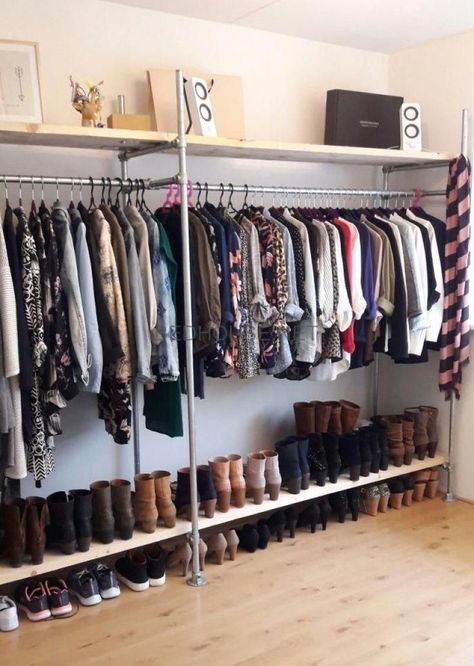 Small Space Storage Bedroom, Diy Kast, Bedroom Storage For Small Rooms, Vstupná Hala, Organized Closet, Open Wardrobe, Open Closet, Closet Remodel, Closet Room