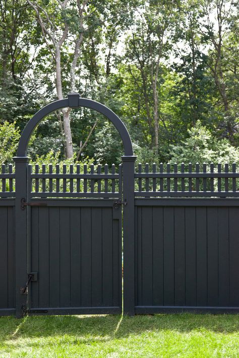 Black Backyard, Black Outdoor Patio, Painted Fence, Patio Design Ideas, Fence Stain, Black Fence, Apartment Guide, Fence Designs, Garden Fence Panels