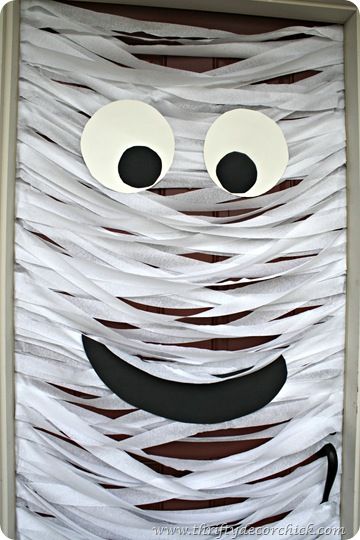 crepe paper mummy door - this would be a one day thing on our door, but it's cute. Trunk Or Treat Ghost, Mummy Front Door, Door Streamers, Mummy Door, Paper Halloween Decorations, Love Is Scary, Mummy Costume, Ghost Decor, Paper Halloween