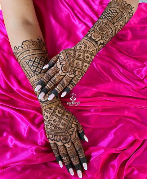 Mehendi Designs Back Side, Back Side Mehendi Design Stylish, Pretty Mehendi Designs, Mehendi Designs Back, Front Side Mehndi Design, Mehendi Design For Back Hand, Bride Mahendi, Wedding Mehendi Designs, Back Side Mehndi Design