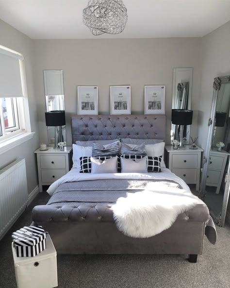 Master bedroom inspo goals pictures above bed mirrored bedside tables ikea tables black table lamps velvet bed stripes hat box sheepskin rug leaning mirror cushions Pictures Above Bed, Bedside Table Ikea, Minimalist Bedrooms, Grey Bedroom Design, Прикроватные Тумбочки, Goals Pictures, Above Bed, Trendy Bedroom, Teen Bedroom Decor