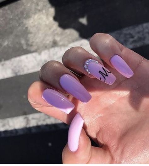 Purple Initial Nails, Letter M On Nails, Nails With M Initials Acrylic, M Initial Nails, Nail Ideas With Initial, Nails With His Initials, Nails With Bf Initials, Acrylic Nails With Bf Initials, Nails With Initials