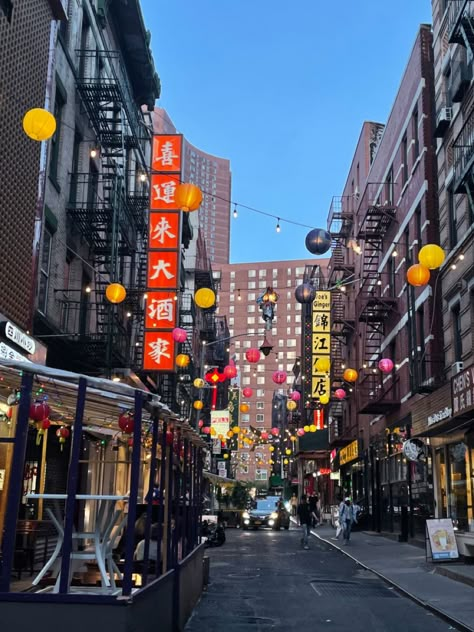 Chinatown New York City, Nyc Chinatown Aesthetic, Chinatown Aesthetic, Nyc Chinatown, Chinatown New York, New York Chinatown, Little Italy Nyc, A Little Life Book, Tiger Style