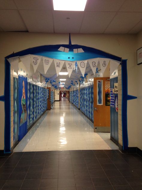 Our under the sea hallway for spirit week! Hallway Decorating Spirit Week, Hoco Hallways Themes, Spirit Week Decorations Hallway, School Spirit Decor, Hoco Hallway Decorations, Spirit Week Hallway Decorations, Homecoming School Decorations, Hallway Decorations For School, Senior Hallway Decorations