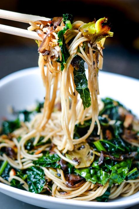 Sautéed Kale Sesame Noodles recipe with Brussels sprouts, and pasta in a lemon tahini sauce. Serve warm or cold for lunch or dinner. Noodles Thanksgiving, Sesame Kale, Kale Noodles, Lemon Tahini Sauce, Sautéed Kale, Recipes Noodles, Healthy Noodles, Vegan Pasta Dish, Kale Pasta