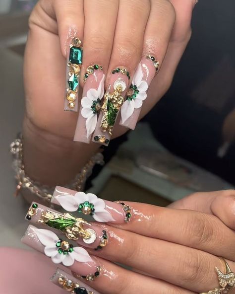 💡 ideas 💡 uñas sanjudas Virgen Nails, Hispanic Nails, Ideas Uñas, Acrylic Flower, Acrylic Flowers, Square Acrylic Nails, Flower Nails, Acrylic Nails, Lashes