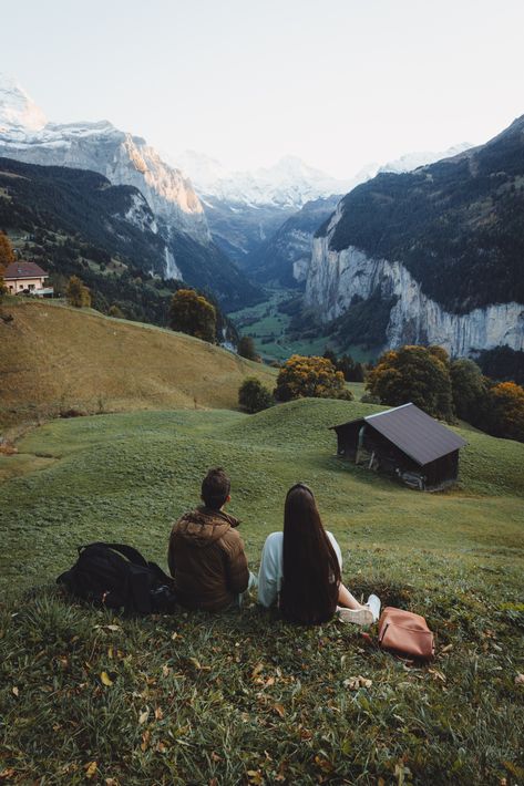 Two friends sitting in a field in Wengen, Switzerland Friends Adventures, Behind Blue Eyes, Landscape Photography Tips, Travel Photography Tips, Adventure Aesthetic, Friends Travel, Travel Photography Inspiration, Italy Travel Guide, Switzerland Travel