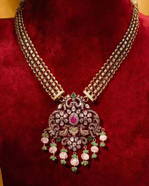 Diamond Kante Necklace, Kanti Necklace Designs, Kante Gold Necklaces, Latest Gold Jewellery Designs, Gold Pendant Designs, Fashion Jewelry Necklaces Gold, 22 Carat Gold Jewellery, Gold Temple Jewellery, Antique Necklaces Design