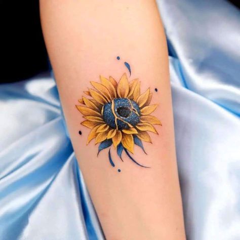 Mom Sunflower Tattoo, Sunflower With Birds Tattoo, Feather And Sunflower Tattoo, Sunflower Dragonfly Tattoo, Sunflower Tattoo Design For Women, Sunflower Tattoo Men, Matching Sunflower Tattoos, Sunflower Tattoo Design Drawings, Flower Tato