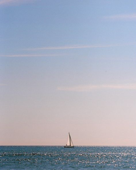 Sailboat Photography Ocean, Sailboat Film Photography, Nautical Photography, Pink Blue Sky, Beach Film, Screen Photography, Beaches Film, Boat Wallpaper, Beachy Aesthetic