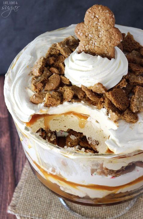 Gingerbread Trifle, Trifle Bowl Recipes, Life Love And Sugar, Cheesecake Caramel, Festive Holiday Desserts, Gingerbread Cheesecake, Christmas Trifle, Holiday Desserts Christmas, Cheesecake Trifle