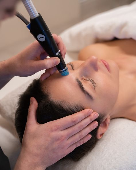 Hydrofacial Session, Hydra Facial Videos, Hydrafacial Videos, Hydrafacial Aesthetic, Paris Spa, Facial Pics, Hydra Facial, Skin Aesthetics, Facial Treatments