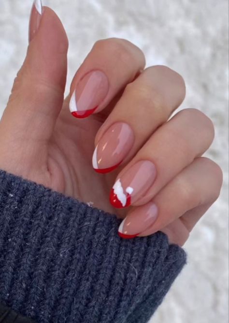 Christmas Nails Santa Hat, Red Christmas Nails Almond, Nails Santa Hat, Christmas Nails Santa, Christmas Nails Almond, Simple Christmas Nails, Hat French, Red Christmas Nails, Edgy Nails