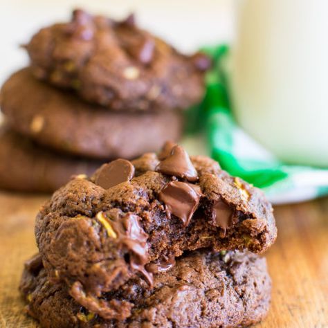 Healthy Zucchini Cookies, Chocolate Zucchini Cookies, Zucchini Oatmeal Cookies, Zucchini Cookie Recipes, Zucchini Chocolate Chip Cookies, Zucchini Cookies, Zucchini Recipes Dessert, Easy Zucchini Recipes, Grated Zucchini