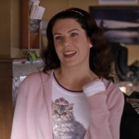 lorelai gilmore girls pfp Gilmore Girls Lorelai, Gilmore Girls Fashion, Lorelei Gilmore, Gilmore Girls Outfits, Lauren Graham, Lorelai Gilmore, Rory Gilmore, Blogger Girl, Gilmore Girls