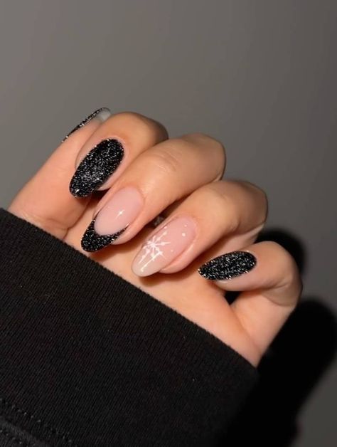 24 Simple Black Christmas Nails To Try This Holiday Season! Black Reflective Nails, Black Reflective Glitter Nails, Black Festive Nails, Nails Black With Glitter, Holly Berry Nails, Black Glitter Nail Designs, Winter Black Nails, Black Christmas Nail Designs, Winter Nails Black