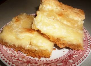 It's All About a Good Recipe: Neiman Marcus Cake (aka~ ooey gooey butter cake) Neiman Marcus Cake, Chess Bars, Chess Cake, Chess Pie Recipe, Ooey Gooey Butter Cake, Gooey Bars, Old Cookbooks, Gooey Butter Cake, Lemon Cake Mixes