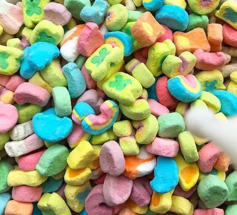 Cereal Life on Instagram: “Forget Keto, we're on the Irish diet.⁣ 🌈⁣ 🤩⁣ 🌈⁣ #CerealLife #cerealicious #nomnom #funtoeat #tastytreat #yum #morning #yummy #cereal…” A6 Bujo, Marshmallow Cereal, Cereal Breakfast, Buzzfeed Food, Lucky Charms, Junk Drawer, Marshmallows, Digimon, Yummy Treats