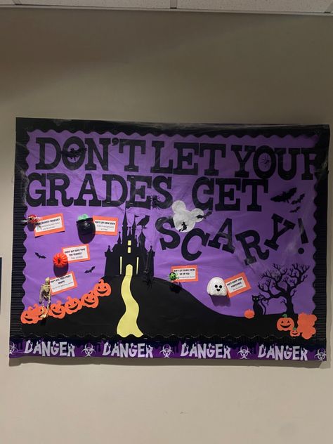 Halloween Bulletin Boards For High School, Door Decorations Classroom High School, Halloween School Boards, Halloween Cork Board Ideas, Halloween Theme Bulletin Board Ideas, Halloween Bulletin Boards Middle School, Halloween Bulliten Board Ideas Classroom, School Bulletin Board Ideas High School, Halloween Ra Board Ideas