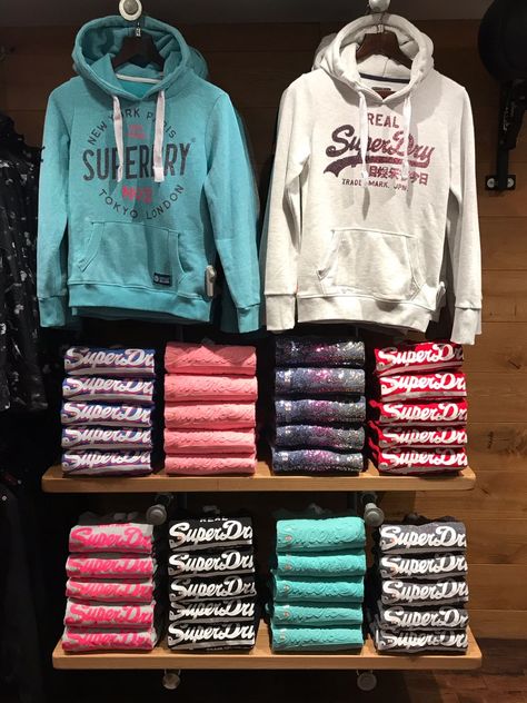 Hoodie Display Ideas, Men's Clothing Store Design, Mobile Accessories Shop, Visual Merchandising Fashion, Ranger Station, T-shirt Display, Clothing Store Displays, Hoodie Store, Clothing Store Interior