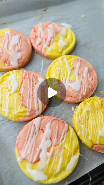 57K views · 8.6K likes | J A S T I N I B O W E N✨| Lifestyle & Mom Blogger on Instagram: "Strawberry Lemonade Cookies 🍓🍋 @realduncanhines  . . . #duncanhines #kalepartner #duncanhinesdessert #strawberrycookies #lemoncookies #strawberrylemonade #strawberrylemonadecookies #bakewithme #cookiesofinstagram" Puck Cakes, Strawberry Lemonade Cookies, Lemonade Cookies, Strawberry Lemonade Cake, Cake Mixes, Lemon Cake Recipe, Brownie Desserts, Bakery Ideas, Strawberry Cookies