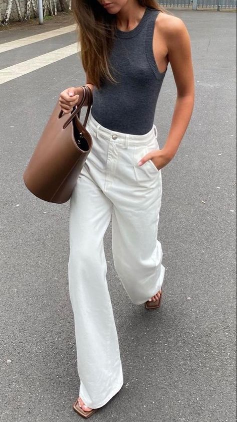 White Denim Outfit, Looks Pinterest, Capsule Closet, White Jeans Outfit, Old Money Style, Style Spring, Minimal Style, Parisian Chic, Mode Inspo