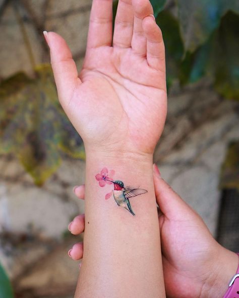 Download My FREE Tattoo eBook Featuring 300+ Unique Tattoo Designs! Visit! :- https://4shambhusah.systeme.io/9df35163 Hummingbird Tattoo Watercolor, Classy Tattoo, Hummingbird Tattoos, Small Hummingbird Tattoo, Small Bird Tattoos, Places For Tattoos, Mexican Tattoo, Small Bird Tattoo, Framed Tattoo