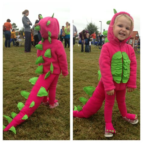 Pink DIY dinosaur costume. Hoodie and leggings from Walmart. I added felt plates and the ruffled belly. Then I made covers for her shoes and hands from extra felt. Girl Dinosaur Costume, Diy Dinosaur Costume, Toddler Dinosaur Costume, Costume Dinosaure, Kids Dinosaur Costume, Dino Costume, Diy Dinosaur, Dinosaur Halloween Costume, Hoodie And Leggings