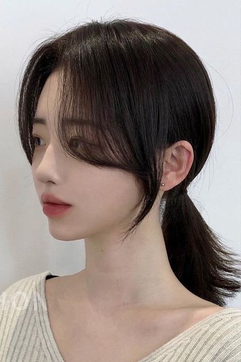 Korean Side Bangs, Side Bangs With Long Hair, Korean Long Hair, Side Bangs Hairstyles, Asian Haircut, Hair Style Korea, Hair Inspiration Long, Bangs For Round Face, Bangs With Medium Hair