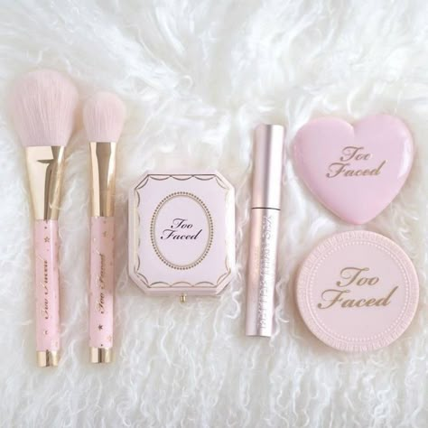 Rosa Make-up, Alat Makeup, Kawaii Makeup, Fancy Makeup, Vintage Makeup, Too Faced Makeup, Pink Makeup, Makeup Forever, Makeup Set