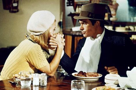 Bonnie And Clyde Movie, Bonnie And Clyde 1967, Clyde Barrow, Amsterdam Wedding, Movie Candy, Legend 2015, Beret Outfit, Don Jon, Coat Lining