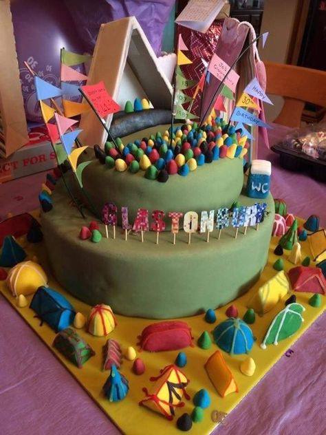 Glastonbury Festival Party Ideas, Festival Theme Birthday Cake, Festival Themed Cake, Festival Cake Ideas, Glastonbury Party, Festival Birthday Cake, Music Wedding Cakes, 21st Bday Cake, Hippie Cake