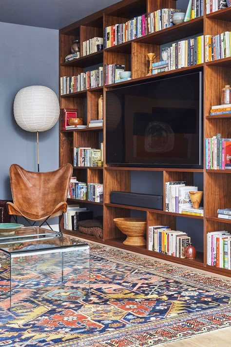 family room with built in media cabinets and shelves Best Family Rooms, Living Room Designs Bookshelves, Living Room With Bookcase Wall, Family Room Storage Ideas, Bookshelves In Living Room With Tv, Bookcase With Tv, Living Room Storage Wall, Modern New Build, Bookshelves With Tv