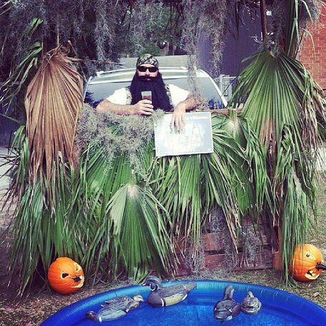 Duck Dynasty Trunk: This is just too good.  Source: Instagram user amyhwaddell Duck Dynasty Trunk Or Treat, Hunting Trunk Or Treat Ideas, Trunk Or Treat Truck, Monster Truck Costume, Halloween Trunk Or Treat Ideas, Trunk Or Treat Decorating Ideas, Church Trunk Or Treat, Church Trunk, Halloween Trunk Or Treat