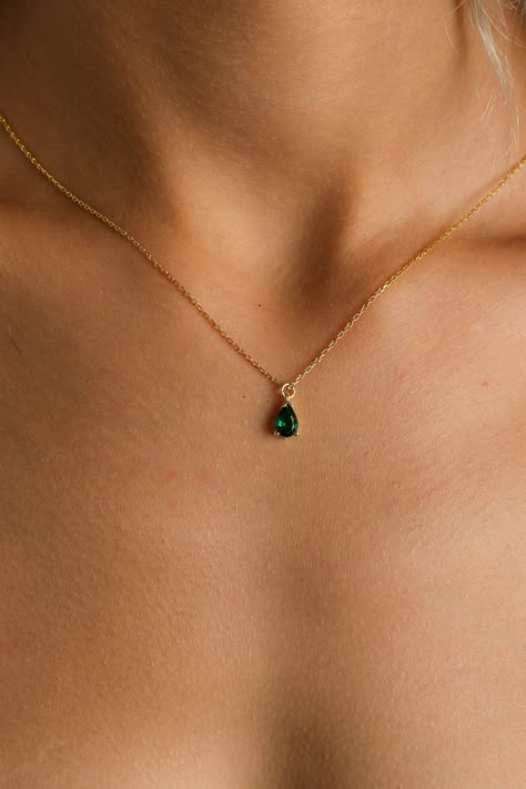 Emerald Green Necklace May Birthstone Pendant Gold Filled - Etsy Dainty Gold Birthstone Necklace, Necklace Handmade Ideas, Emerald Pendant Simple, Gold And Emerald Necklace, Emerald Chain, Emerald Choker, Emerald Pendant Necklace, Emerald Green Necklace, Pendant Ideas